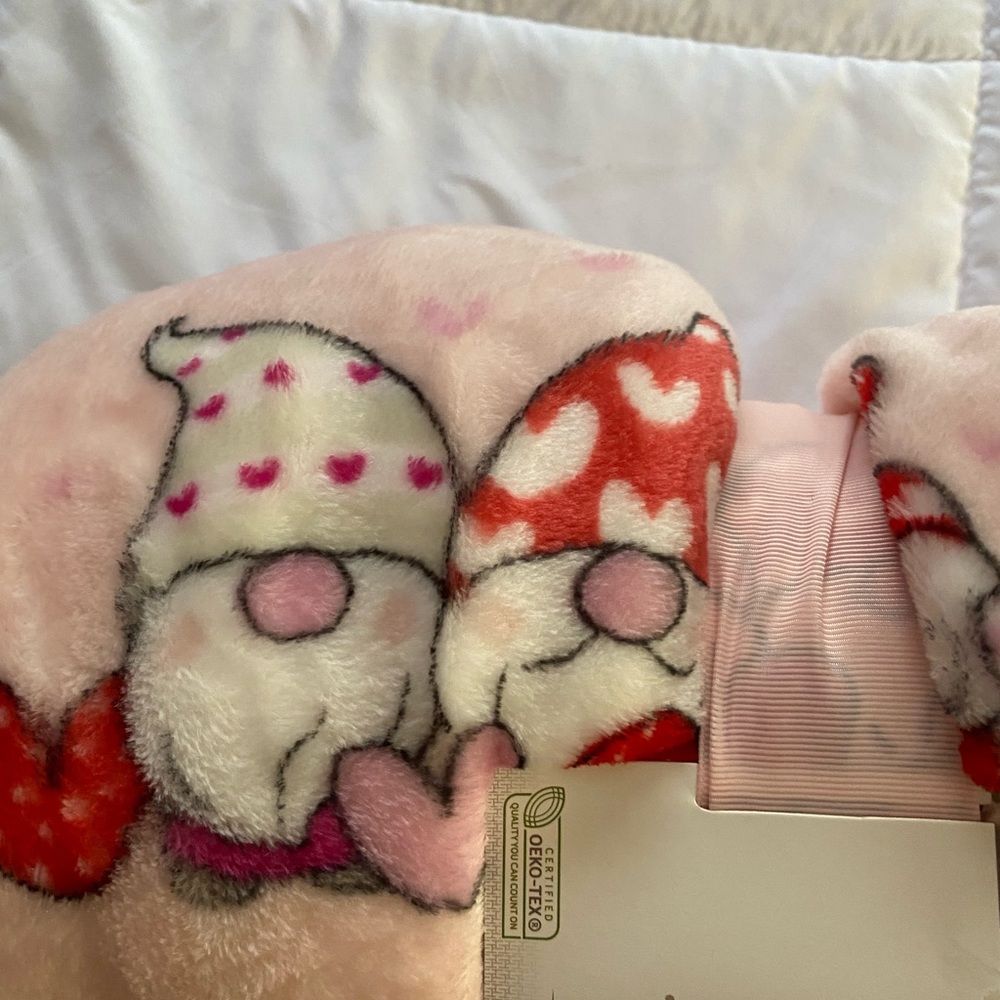 NWT Huntington home valentines plush throw - Picture 4 of 7
